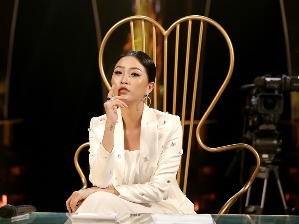 “Én vàng” Liêu Hà Trinh khẳng định không dễ dãi khi ngồi ghế giám khảo "Én vàng học đường 2018"