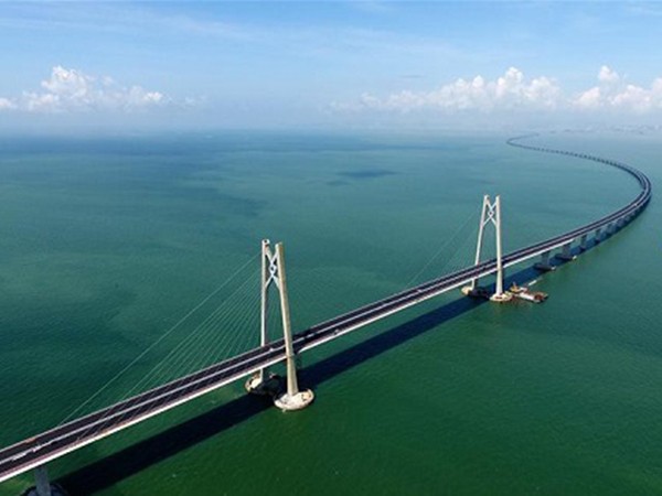 Chuyên gia lo ngại bão Mangkhut làm sập cây cầu dài nhất thế giới