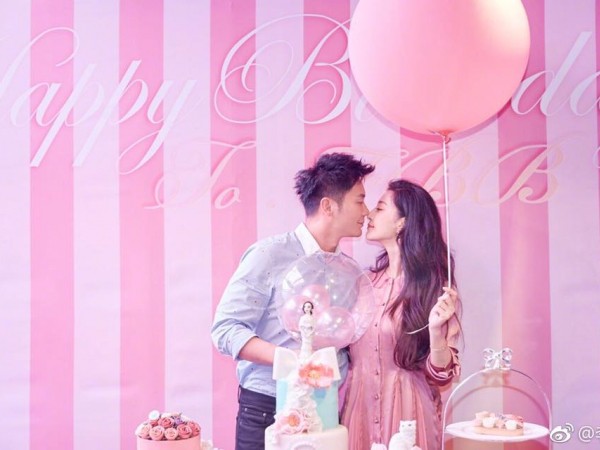 Một năm trước, Lý Thần cầu hôn Phạm Băng Băng, năm nay một lời chúc cũng không còn