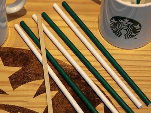 Starbucks thử dùng ống hút giấy thay thế ống hút nhựa tại Hàn Quốc