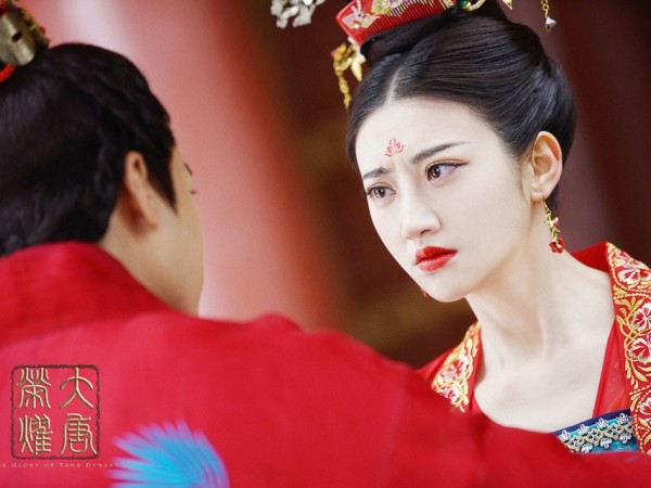 Câu chuyện lịch sử vô tiền khoáng hậu: Vương phi của Hoàng đế có thai với... thái giám
