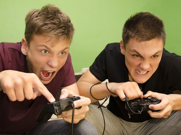 Teen chơi các trò bạo lực sẽ “dễ tấn công người khác ngoài đời thực hơn”?