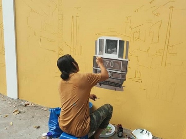 Hà Nội: THPT Phan Đình Phùng "thay áo mới" bằng tranh tường đẹp lung linh như phố bích họa