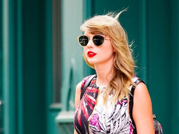 "Rắn chúa" Taylor Swift làm rung chuyển chính trường Mỹ: 240.000 cử tri đổ xô đi bầu cử