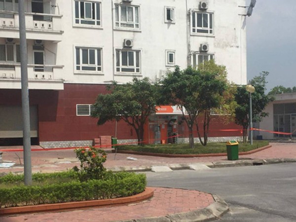 Quảng Ninh: Đang phong tỏa cây ATM trong khu chung cư nghi bị gài mìn