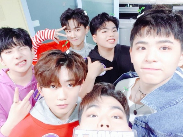 Bạo hành TheEastLight: Anh em nhà Lee vẫn đang hoảng loạn, mẹ các thành viên cảm ơn fan Việt