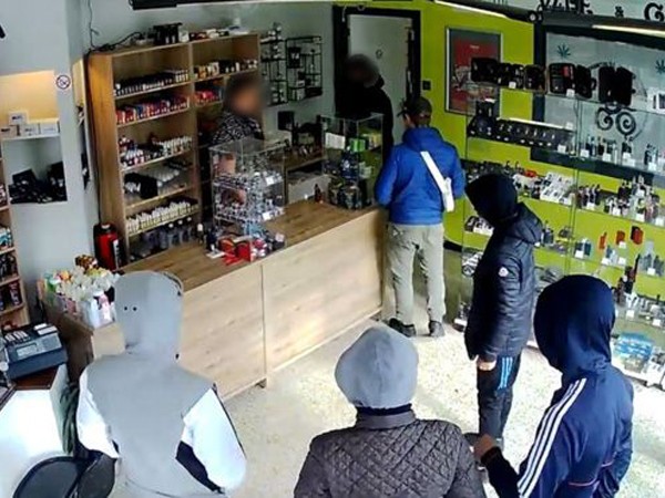 Chuyện hy hữu tại Bỉ: Băng cướp bị tóm gọn vì hẹn giờ cướp với chủ cửa hàng