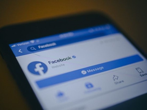 Lý do mà vị bác sĩ này luôn kiểm tra trang Facebook của những người mới qua đời…