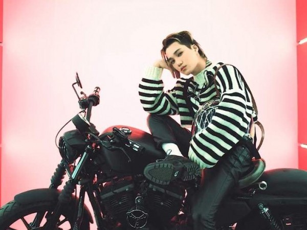 Chiếc áo "giải trí" của Kai (EXO) khiến fan cười như "được mùa" 
