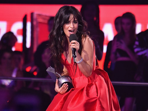 Điểm sáng “EMAs 2018”: Camila Cabello “ẵm” 4 giải và loạt biểu cảm xứng danh “vựa muối”