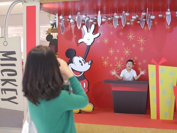 Chẳng cần đi xa, bạn có thể mừng sinh nhật lần thứ 90 của chuột Mickey ngay tại Việt Nam