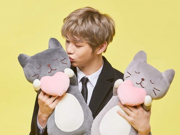Cần gì quà đắt tiền, hành động này của fan mới khiến Kang Daniel hạnh phúc
