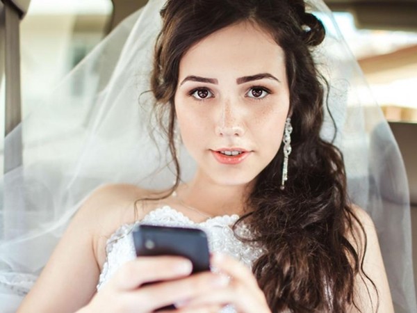 Cú “phản đòn” bất ngờ của cô gái bị bạn trai lừa dối khiến dân mạng hả hê