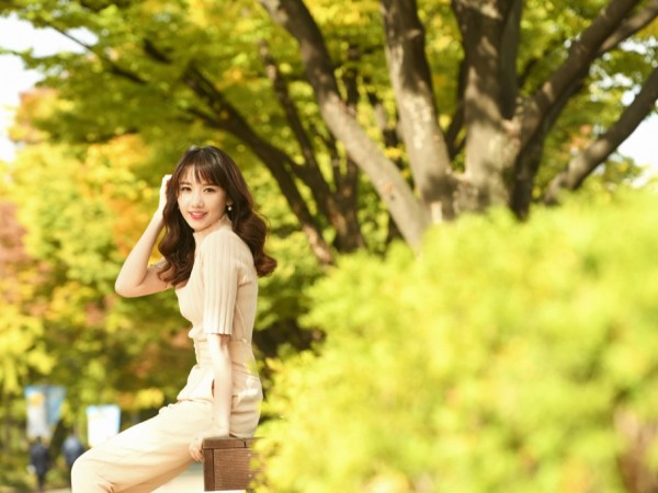 "Bà xã" Trấn Thành thả dáng ở Hàn Quốc, khoe nhan sắc “không tuổi” khiến fan thích thú