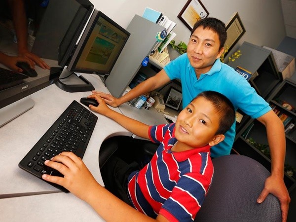Phó giáo sư người Việt tại Mỹ dạy học bằng game online