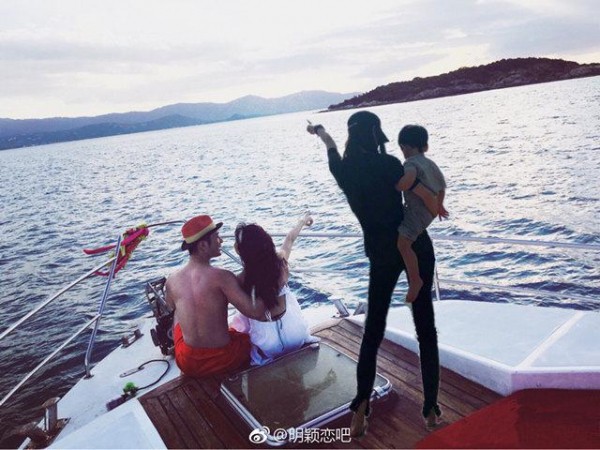 Fan quả là có tâm, ghép ảnh Huỳnh Hiểu Minh để mẹ con Angela Baby đỡ lẻ loi