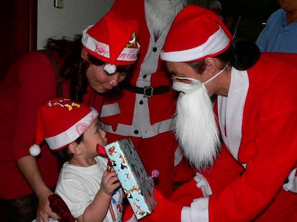 TP.HCM rút văn bản "Cấm ông già Noel vào trường học tặng quà cho học sinh"