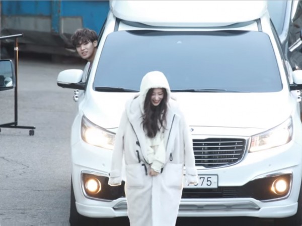 Chaeyeon (DIA) chặn xe của Mingyu (SEVENTEEN): Đáng yêu hay... vô duyên?