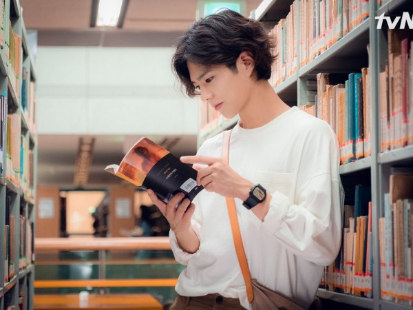 Nhìn Park Bo Gum trong phim “Encounter” cứ tưởng không giàu, hóa ra giàu không tưởng