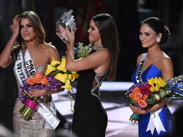 Miss Universe 2018: Khổ thân MC Steve Harvey, lại bị trêu vì "phốt" đọc nhầm Hoa Hậu