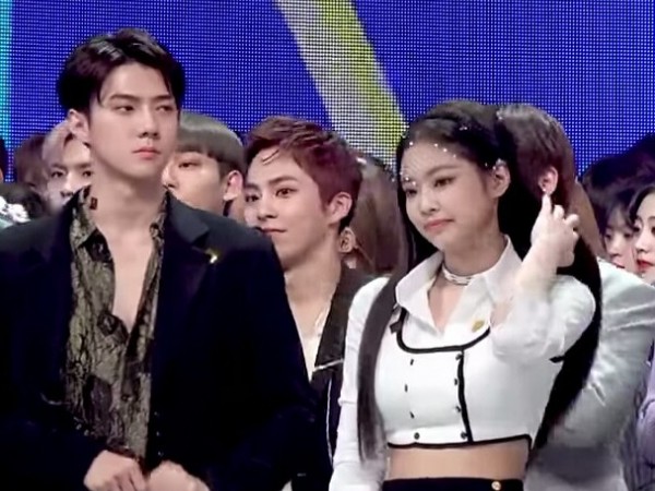 Chỉ vô tình đứng cạnh nhau thôi, Jennie và Sehun đã thành "cặp đôi cực phẩm"