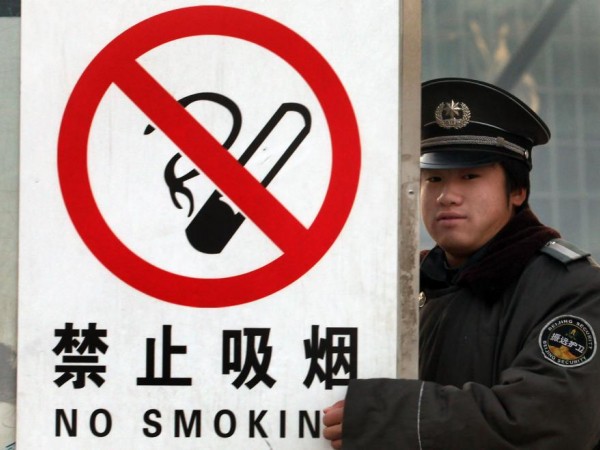 Trung Quốc: Tăng giá thuốc lá, thành lập Ủy ban để ngăn chặn giới trẻ hút thuốc