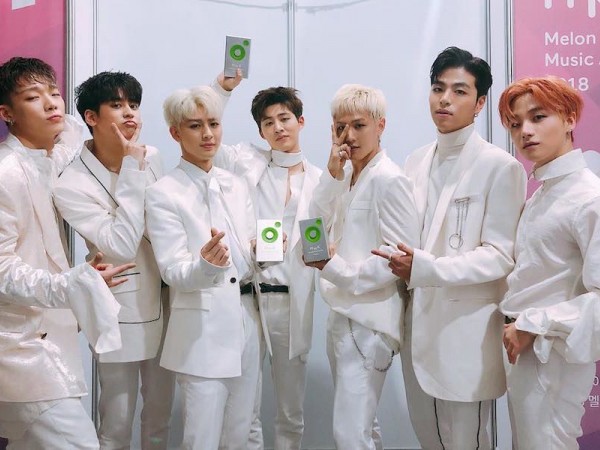iKON tung lịch phát hành album tái bản, fan mong "bố Yang" bớt "hứa lèo"