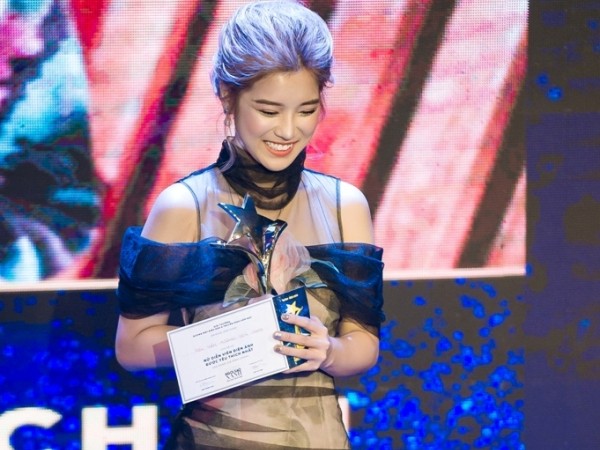 Hoàng Yến Chibi lập cú đúp tại giải thưởng điện ảnh "Ngôi Sao Xanh 2018"