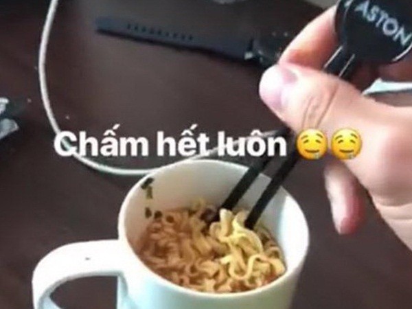 Các tuyển thủ Việt Nam bị cấm ăn mỳ tôm khi dự Asian Cup 2019