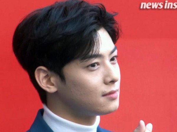 Tin nổi không, Cha Eun Woo bật khóc và xin lỗi fan vì lỡ để mặt có mụn