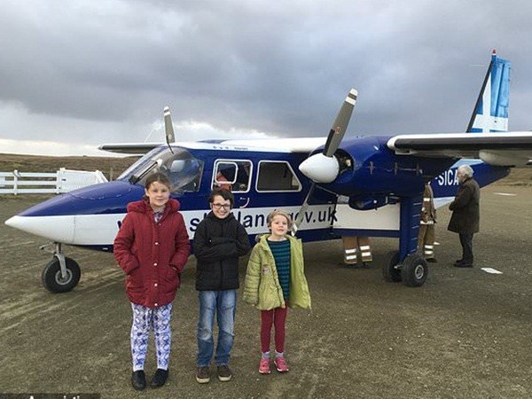 Scotland: Sự thật về học sinh "sang chảnh" đi máy bay tới lớp học bơi