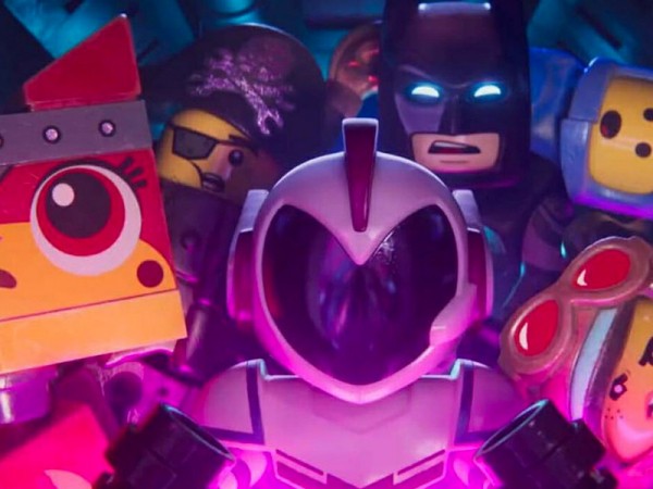 Binh đoàn siêu anh hùng nhà DC rủ nhau giải cứu vũ trụ trong The Lego Movie 2