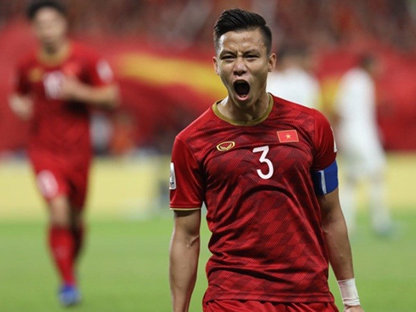 Quế Ngọc Hải lọt top 5 hậu vệ hay nhất vòng bảng Asian Cup