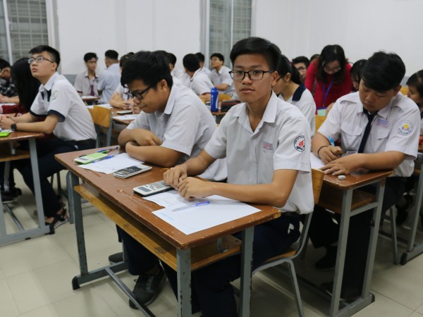 TP.HCM: Hơn 800 học sinh tranh tài trong kỳ thi "Giải toán trên máy tính" cấp thành phố