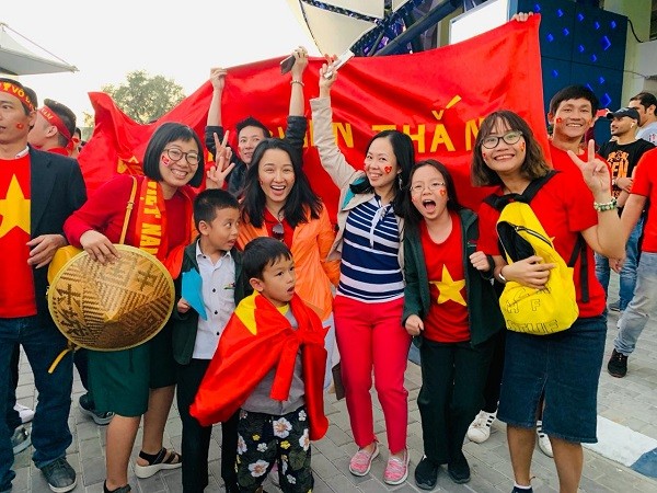 Hành trình cổ vũ của CĐV Việt Nam tại UAE: Từ sung sướng, tự hào đến vỡ òa hạnh phúc