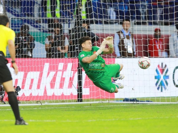 Top 10 thủ môn hay nhất Asian Cup 2019: Bất ngờ với thứ hạng của Văn Lâm