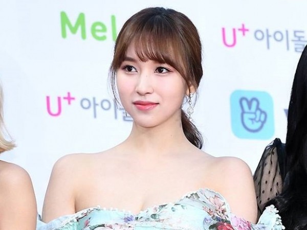 Mina (TWICE) gây sốt khi diện áo trễ vai tại Gaon Chart Music Awards 2019