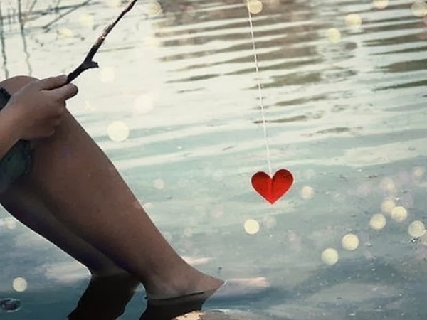 Bão gì cũng không đáng sợ bằng… bão lòng của kẻ F.A những ngày cuối năm!