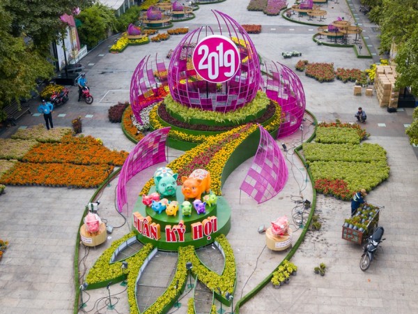 Hôm nay, dàn "Kỷ Hợi" ở đường hoa Nguyễn Huệ chính thức mở cửa đón khách tham quan