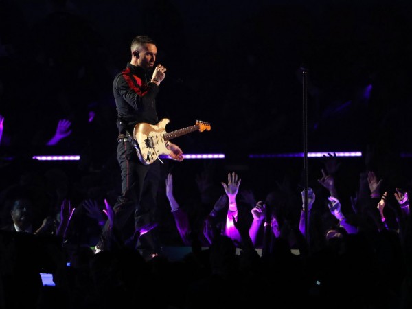 Tranh cãi với sân khấu 12 phút "nóng bỏng tay" của Maroon 5 tại "Superbowl Halftime Show 2019"