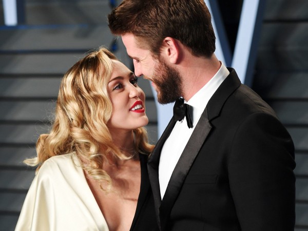 Thiết tha như Liam Hemsworth: Vẫn nguyện yêu Miley Cyrus dù cho cô có... chuyển giới