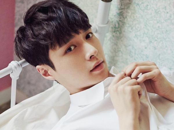 Có ai ngờ trai đẹp như Lay lại từng bị chê là "kém sắc" trong SM Entertainment!
