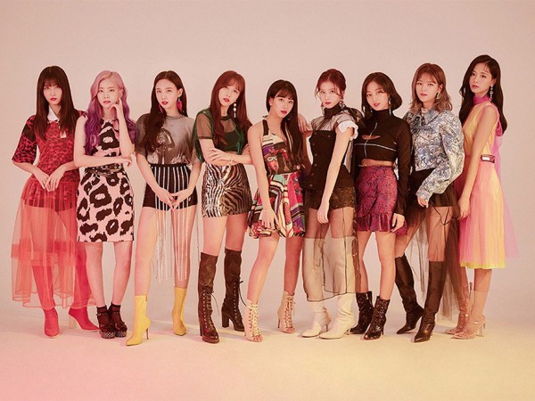 Sau tân binh ITZY, đến lượt đàn chị TWICE giúp JYP "công phá" K-Pop
