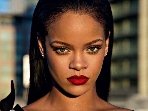 Nhân dịp sinh nhật thần tượng, fan thử một lần “chơi lớn” xem Rihanna có trầm trồ!