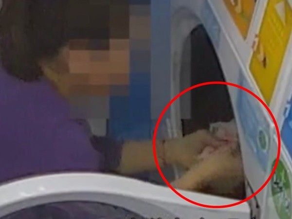 Kiểm tra túi áo, quần trước khi giặt nếu không muốn mất hàng trăm triệu đồng như cô gái này