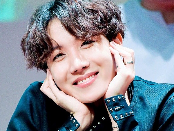 Rap hay mặc đẹp và bây giờ JHope BTS còn có cả áo tàng hình  Phong  cách sao  Việt Giải Trí