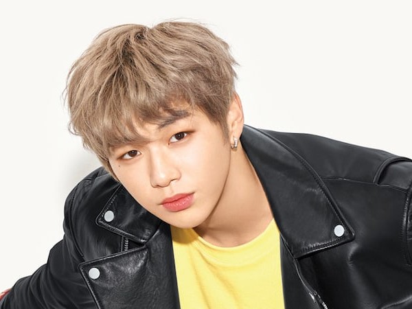 Còn ai dễ thương hơn Kang Daniel, ra đảo Jeju chơi cũng đi phụ việc Sehun (EXO)