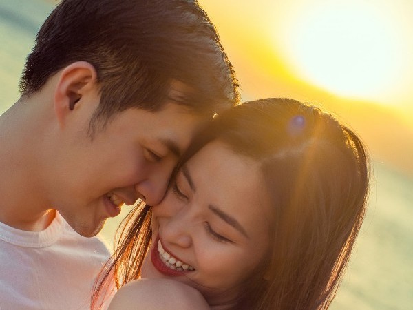 Đông Nhi đăng ảnh kỷ niệm 10 năm với Ông Cao Thắng và đây là phản ứng của Phạm Quỳnh Anh!