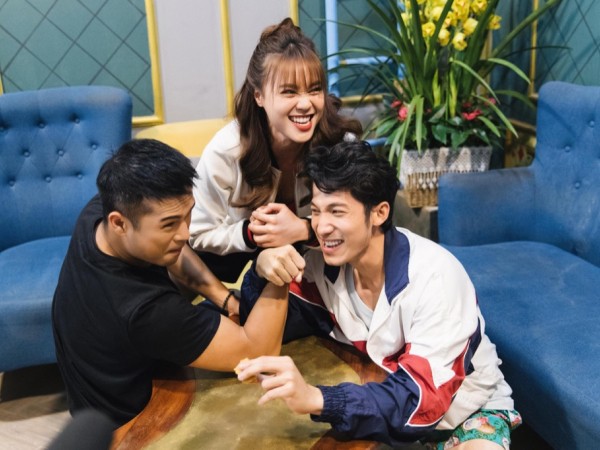 7 thành viên Running Man Việt Nam cùng nhau đọ độ “lầy lội” ở hậu trường