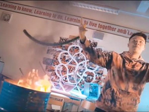 Vụ rapper bị tố đốt sách vở học sinh: Nếu có vi phạm chuyển công an